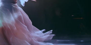 张艺兴拐杖舞配的是什么歌？