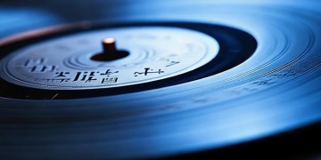 双面胶开头究竟是什么歌？