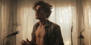 帅哥唱的〈世界的尽头〉究竟是哪首歌？