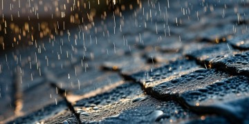 屋檐洒雨滴究竟是哪首歌的歌词？