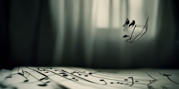 无言之中的谎言究竟是哪首歌？