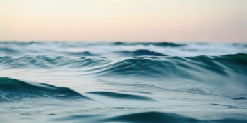 海风轻轻抚慰思绪究竟是哪首歌？