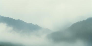 半山烟雨半山忧出自哪首歌？