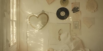 告诉我爱情是什么究竟是哪首歌？